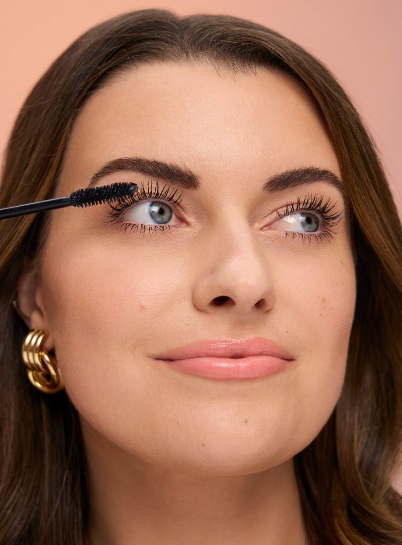 CAMPAIGN APPLICATION CAITLIN PERFECT STROKES MASCARA