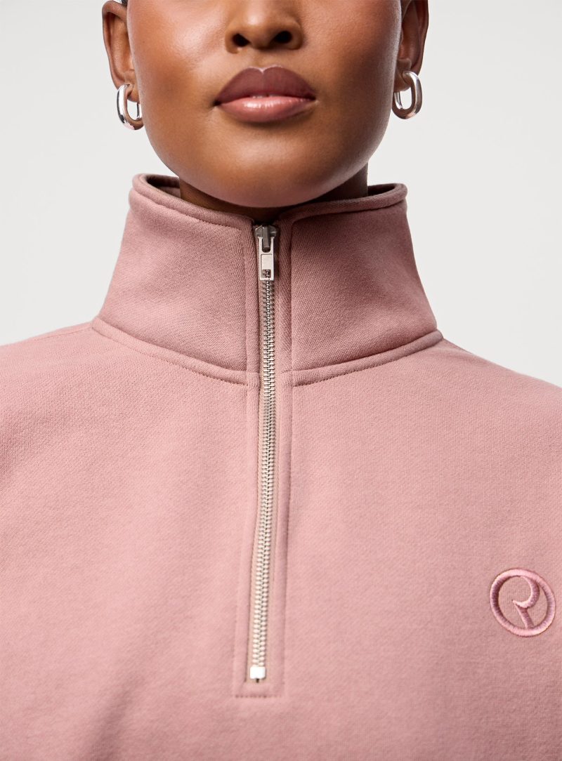 ON FIGURE EVERYDAY QUARTER ZIP SWEATSHIRT DETAILS 01