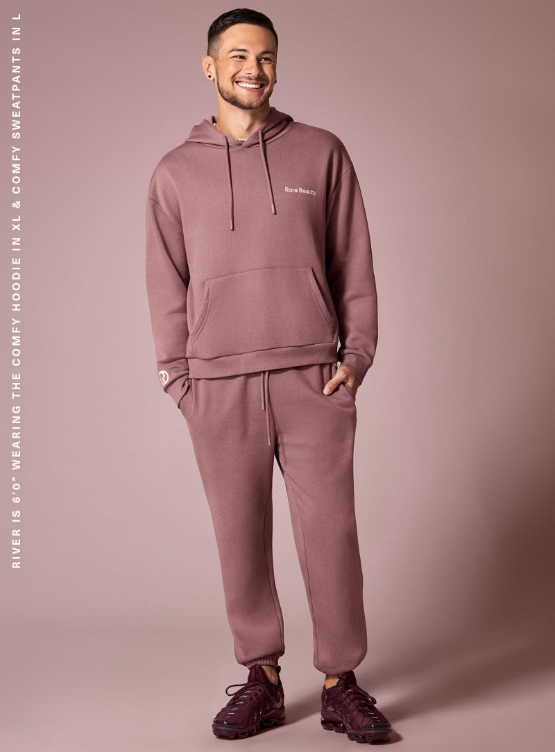 on figure comfy sweatpants river l 1440x1952 1